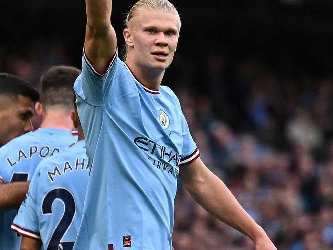 现在英超前三积分和后面球队拉开差距了，阿森纳要和曼城争冠？