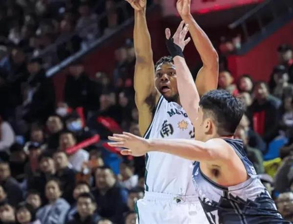 郭昊文、赵柏清联手发威，同曦夺取关键胜利