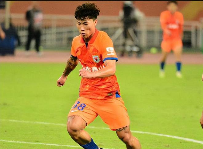 一场3：0让国足迎喜讯 泰山青年才俊快速爆发 邵佳一喜得前场猛将