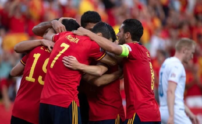 西班牙2-0连胜领跑